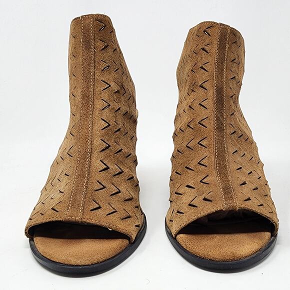 Via Spiga Wedge Sandal Women 7M Brown Suede Laser Cut Perforated Peep Toe Ankle - Picture 5 of 11